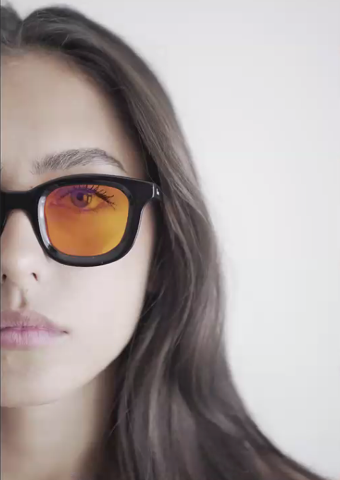 Round retro-inspired black frames